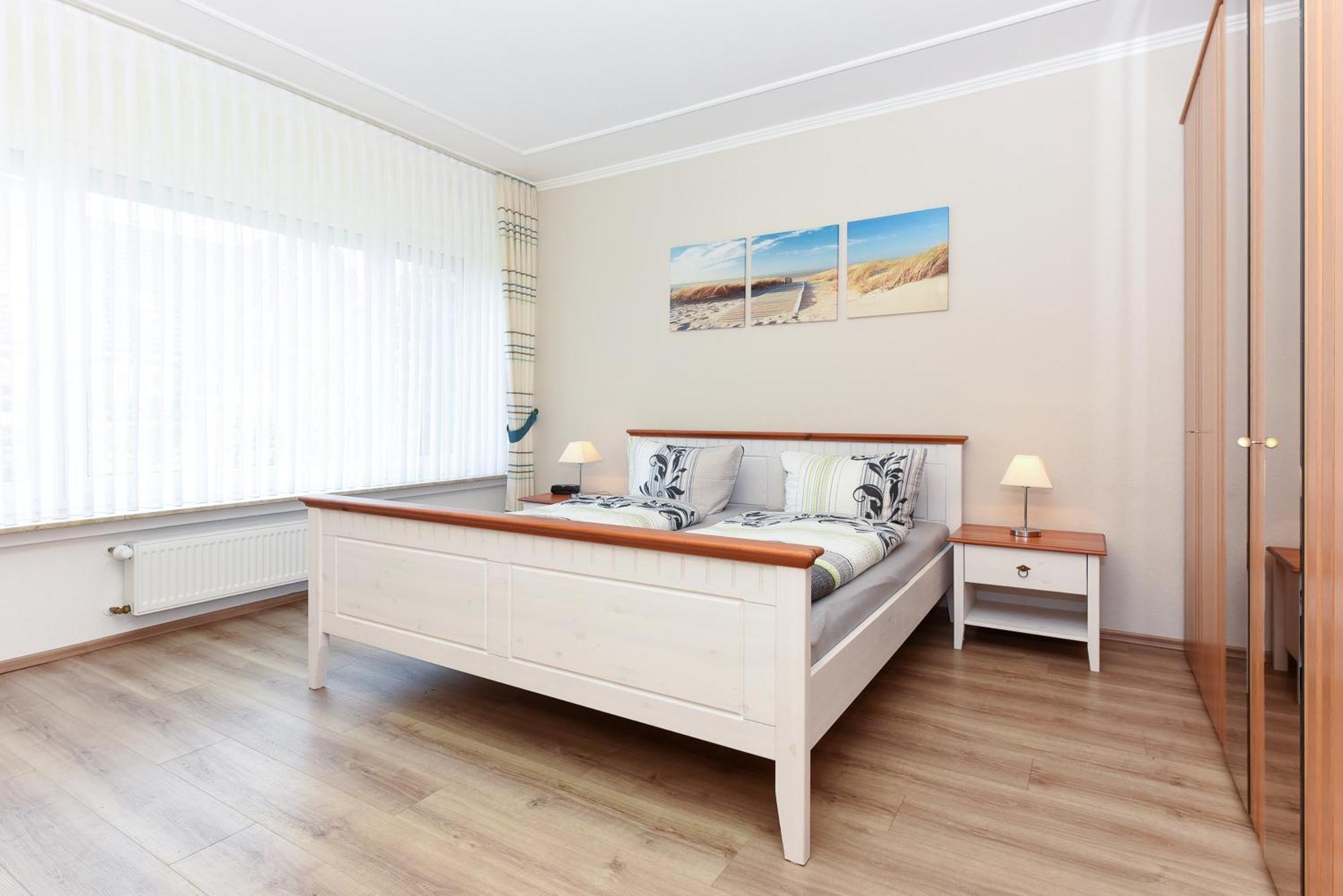 Ferienwohnungen Im Haus Nordseebrise Neuharlingersiel Bagian luar foto