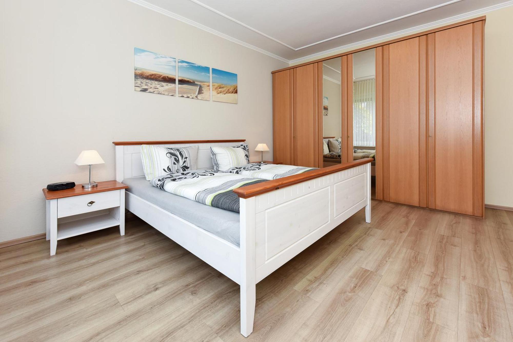 Ferienwohnungen Im Haus Nordseebrise Neuharlingersiel Bagian luar foto