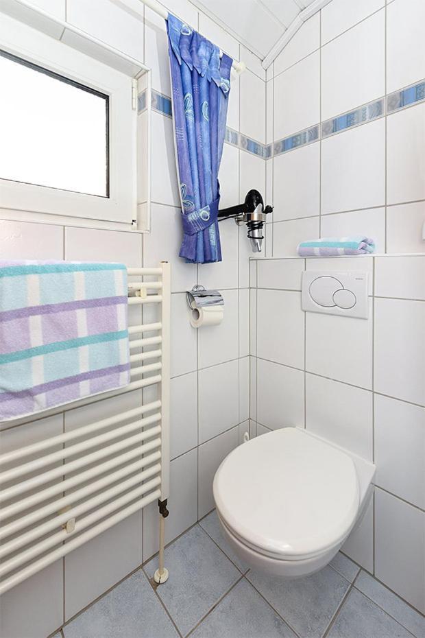 Ferienwohnungen Im Haus Nordseebrise Neuharlingersiel Bagian luar foto