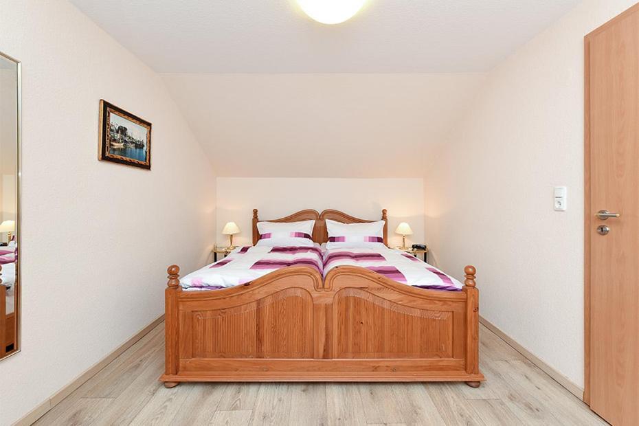 Ferienwohnungen Im Haus Nordseebrise Neuharlingersiel Bagian luar foto