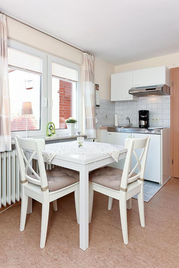 Ferienwohnungen Im Haus Nordseebrise Neuharlingersiel Bagian luar foto