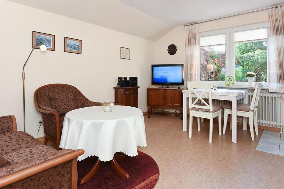 Ferienwohnungen Im Haus Nordseebrise Neuharlingersiel Bagian luar foto